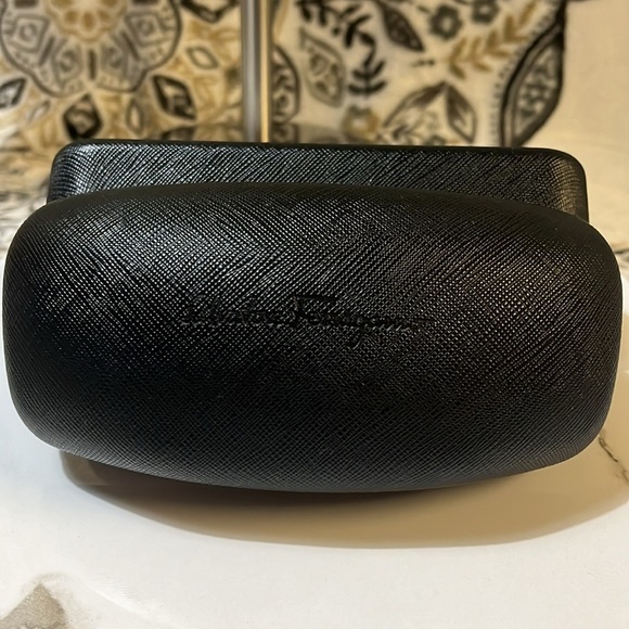 Salvatore Ferragamo Women’s Lg. Sunglasses Hard Shell Case, Black - Picture 5 of 8